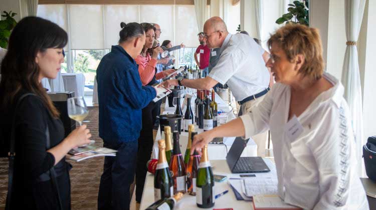 Importadors i distribuïdors nord-americans tasten els vins de 12 cellers catalans en unes jornades organitzades per ACCIÓ