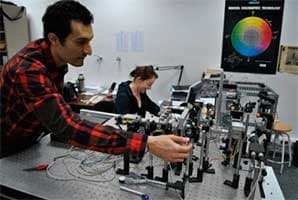 L'agent TECNIO CD6 desenvolupa un làser no invasiu que detecta el pols d'un fetus en temps real