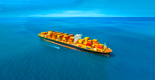 Les rutes marítimes i els ports davant la nova casuística global: evolució i actualitat