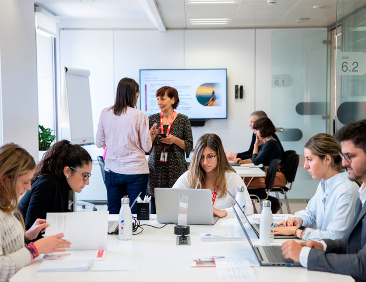 Forma part d'un equip multidisciplinar