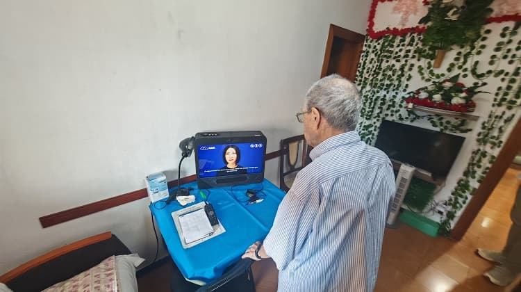 Desenvolupen un assistent virtual que acompanya les persones grans per evitar la soledat no desitjada i millorar-ne la qualitat de vida