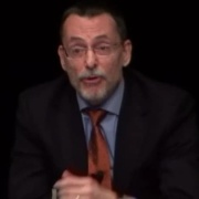 Hem de mirar més cap al món i no tant cap al melic