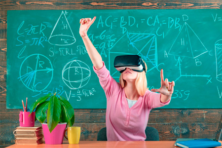 Una noia amb ulleres de realitat virtual