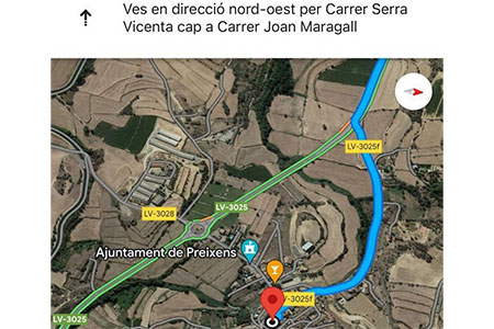 Imatge del conseller observant el moment de l'enlairament del coet Falcon9, que portava el 'Menut' al seu interior