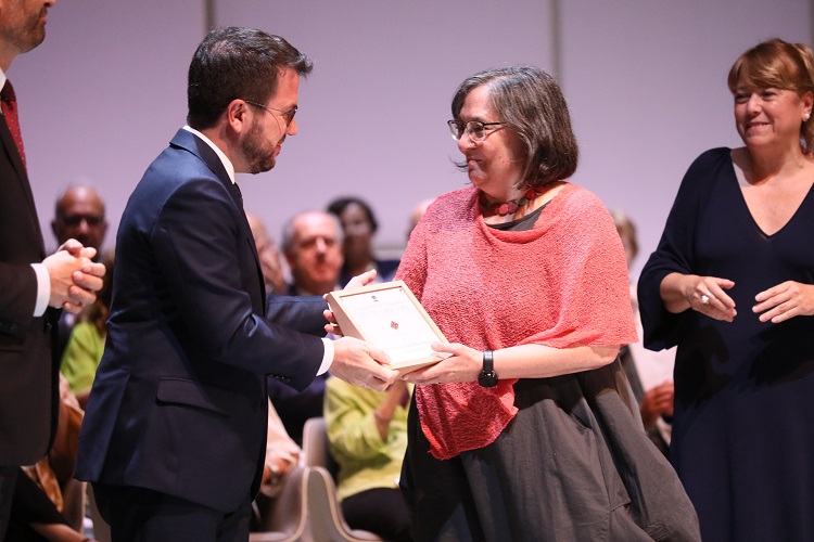 Lliurament de la Creu de Sant Jordi a l'Associació pels Drets Sexuals i Reproductius