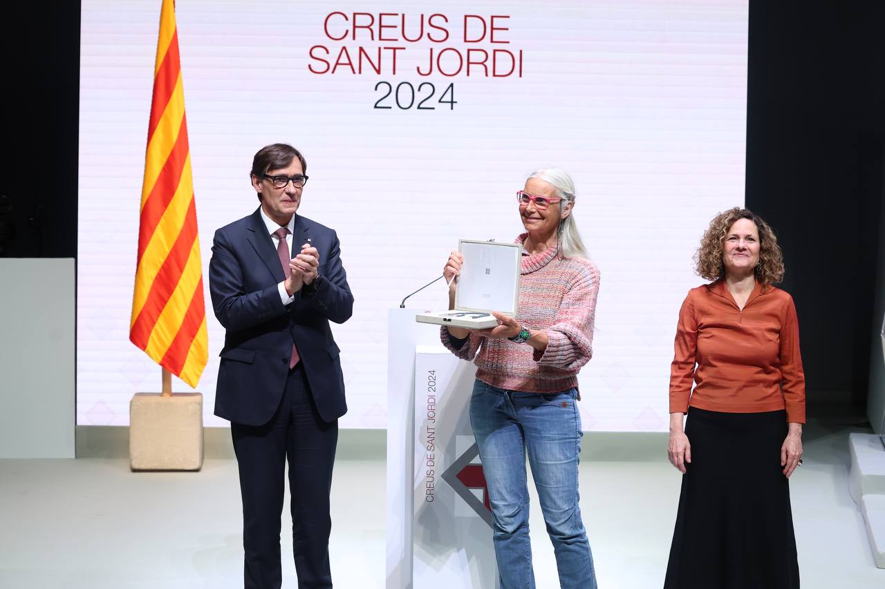 Núria Burgada recull la Creu de Sant Jordi en nom de Kilian Jornet